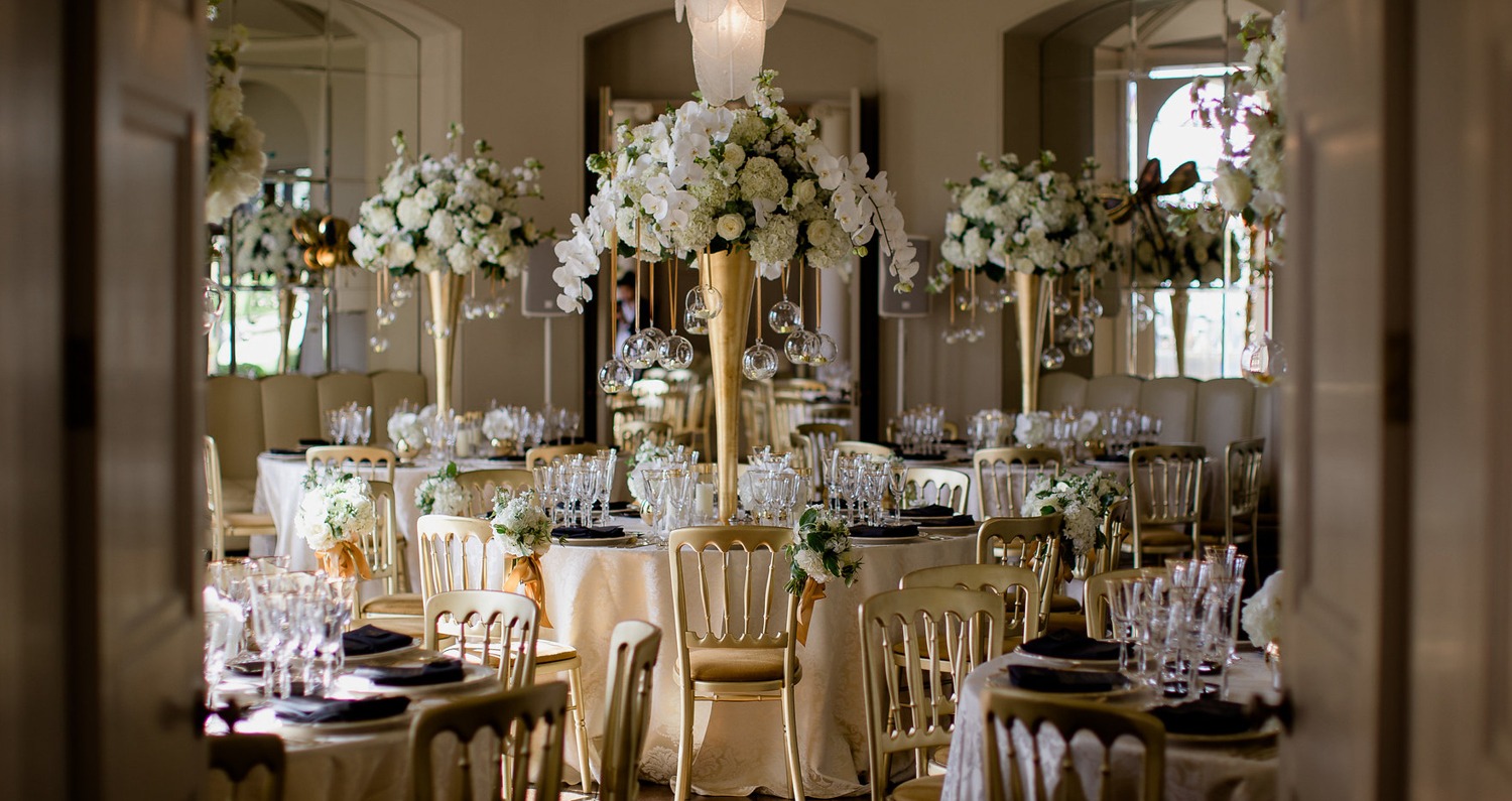 White and gold tall table display at Aynhoe Park