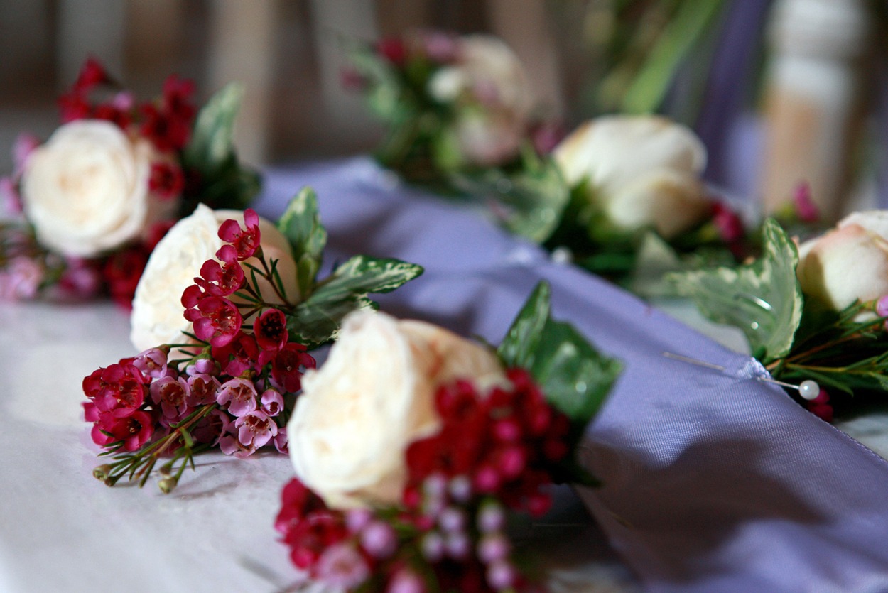 NB Flowers – Pretty buttonholes